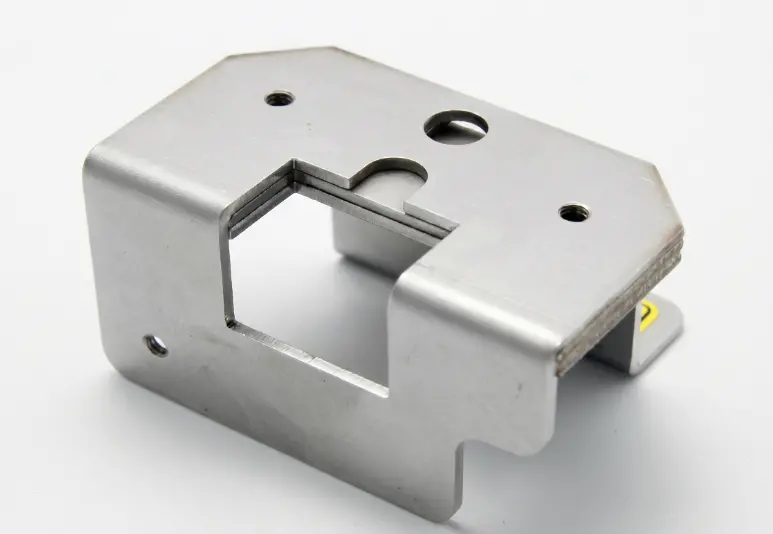 Gia công chấn gấp chi tiết máy