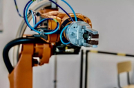 may cnc trong nganh cong nghiep che tao robot