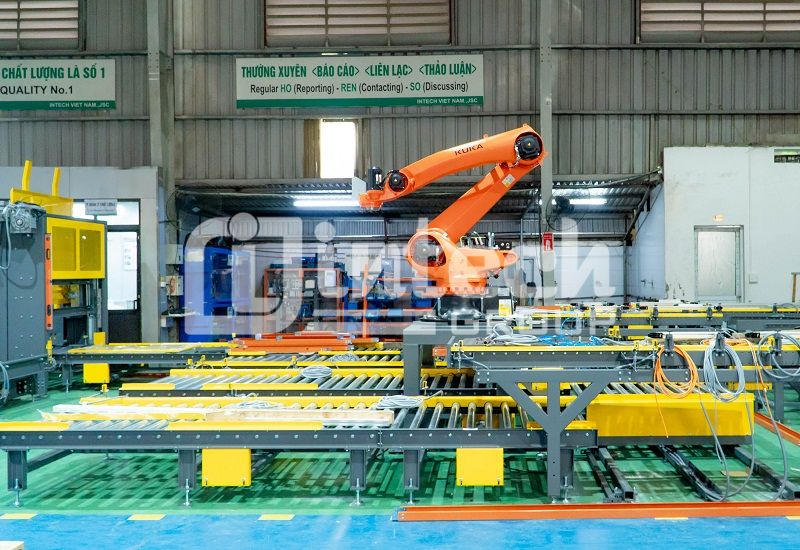 Cánh tay robot lấy hàng