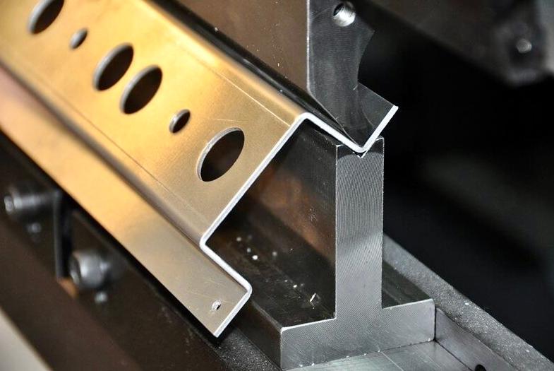 Chấn gấp kim loại tấm