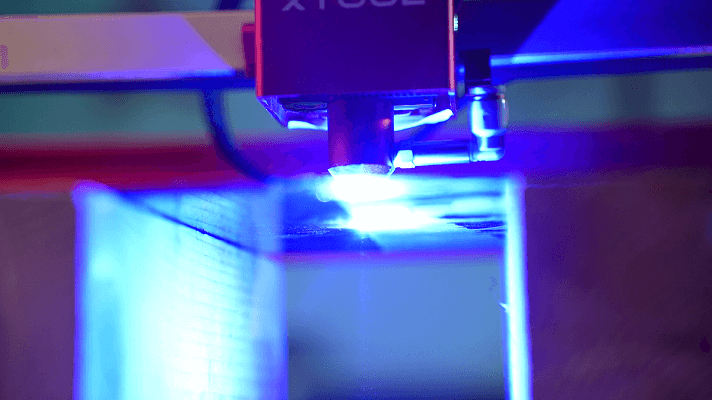 Cắt kính bằng laser