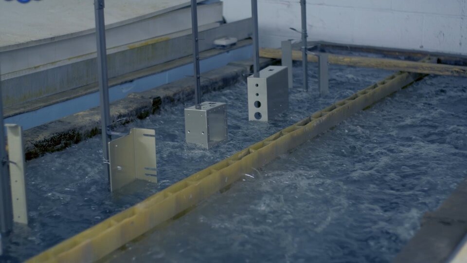 Nhôm anodized trải qua nhiều quy trình để hoàn thiện 