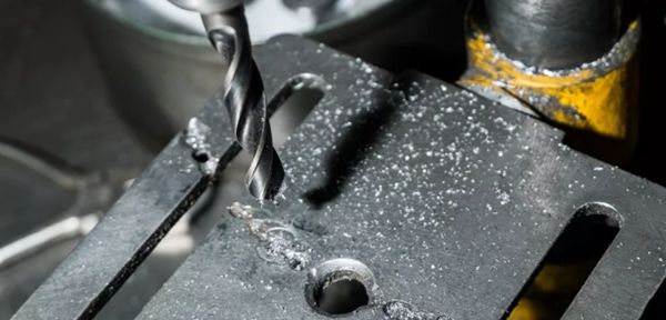 Tạo lỗ mũi khoan